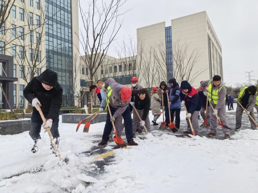 以雪为令！人防公司除雪破冰保生产