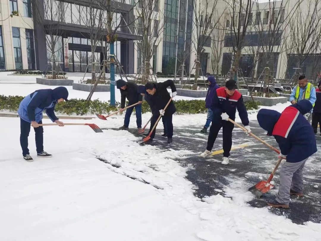 以雪为令！人防公司除雪破冰保生产